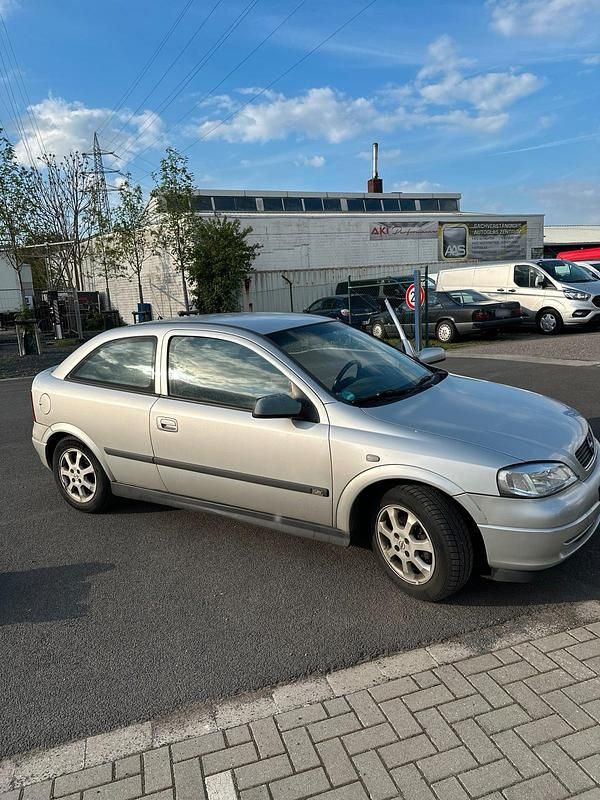 Second-hand Opel Astra 103 CP (75 kW) 2007 Argintiu Berlinǎ