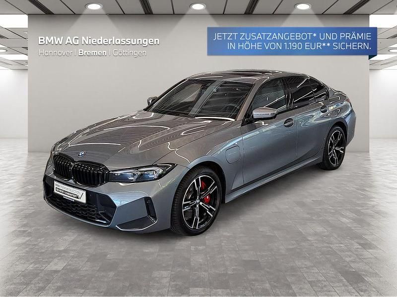 Grau Gebraucht 2024 BMW 330e M Sport Limousine | 47.790 € (Teuer) - Bild 1/2