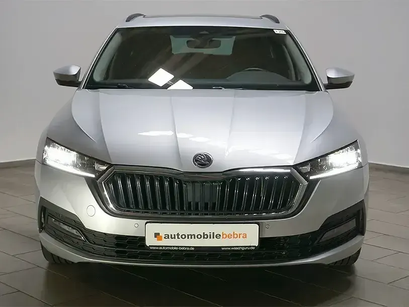 Gebraucht Skoda Octavia Ambition 150 PS (110 kW) 2022 Brilliant silber Kombi