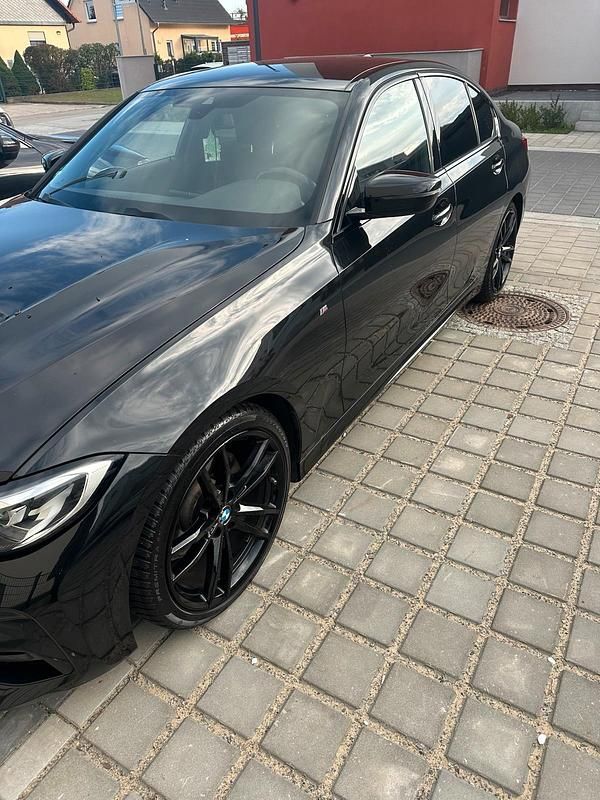 Schwarz Gebraucht 2021 BMW 320 M Sport Limousine | 24.000 € (Superpreis) - Bild 1/4