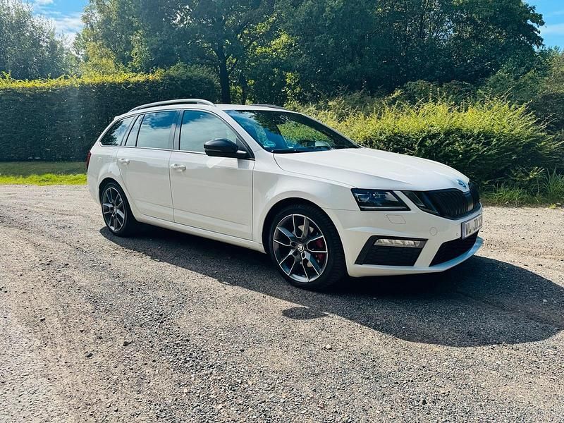 Weiß Gebraucht 2019 Skoda Octavia RS Kombi | 19.650 € (Fairer Preis) - Bild 1/4