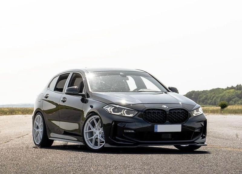 Schwarz Gebraucht 2021 BMW 118 M Sport Kleinwagen | 22.999 € (Fairer Preis) - Bild 1/4