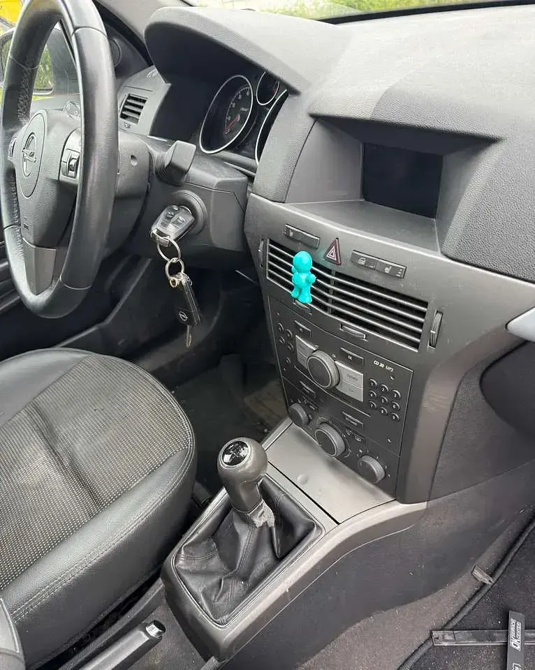 Gebraucht Opel Astra Cosmo 105 PS (77 kW) 2006 Lichtsilber m2 Limousine