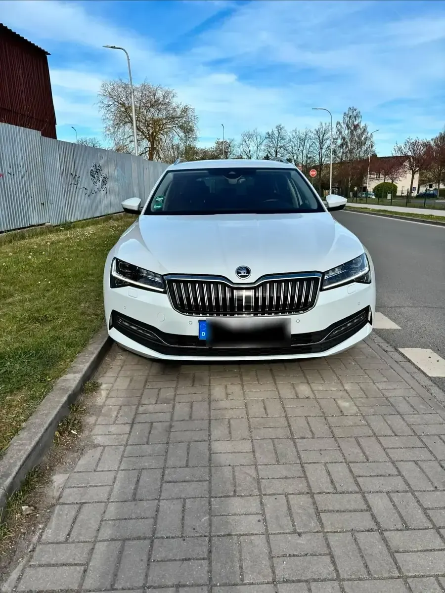 Gebraucht Skoda Superb Style 140 PS (102 kW) 2022 Weiß Kombi