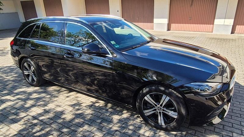 Schwarz Gebraucht 2022 Mercedes C200 Avantgarde Kombi | 31.500 € (Guter Preis) - Bild 1/4
