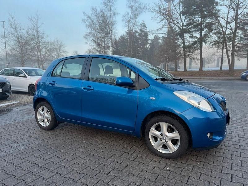 Blau Gebraucht 2007 Toyota Yaris Cool Limousine | 2.850 € (Fairer Preis) - Bild 1/4