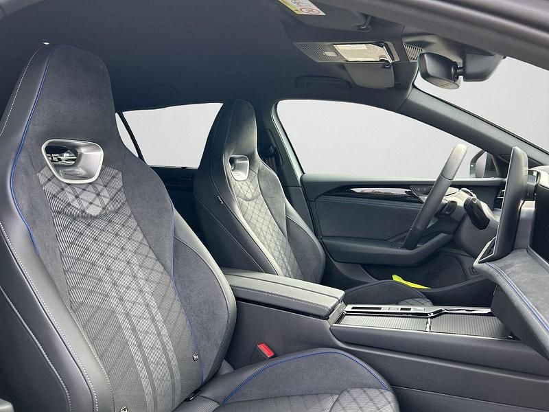 Gebraucht VW Passat R-line 150 PS (110 kW) 2025 Oyster silver metallic (metallic) Kombi