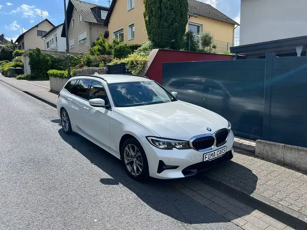 Gebraucht BMW 330 Sport Line 265 PS (194 kW) 2020 Weiß Limousine
