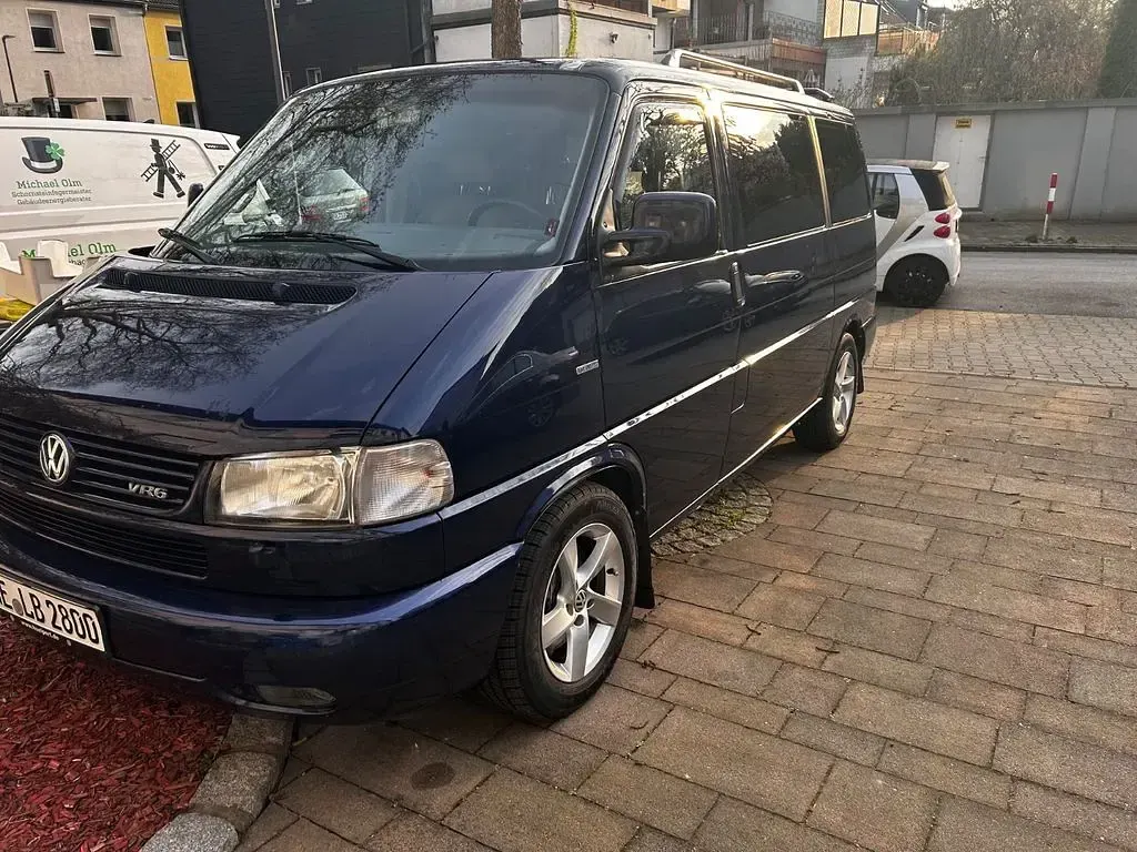 Second-hand VW Caravelle 140 CP (102 kW) 2000 Albastru Van