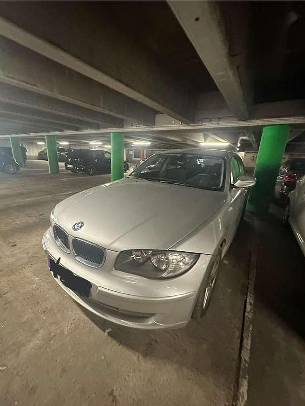 Grau Gebraucht 2011 BMW 116 Kleinwagen | 3.700 € (Superpreis) - Bild 1/4