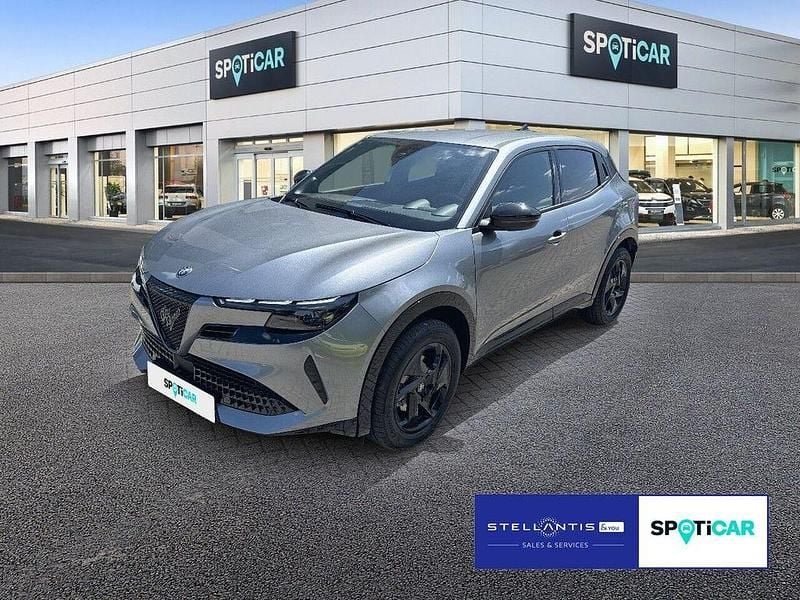 Gebraucht 2025 Alfa Romeo Junior Premium SUV | 32.888 € (Fairer Preis) - Bild 1/4