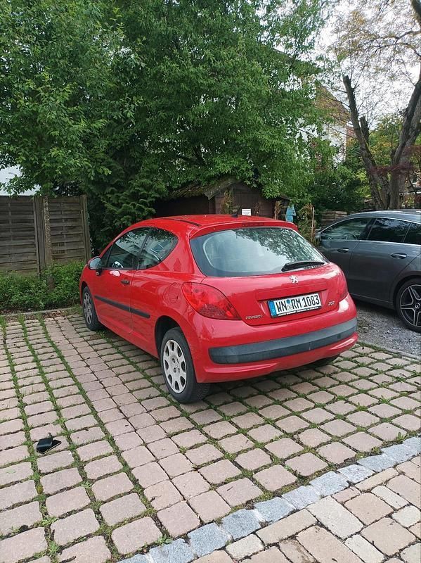 Rot Gebraucht 2009 Peugeot 207 Kleinwagen | 600 € (Guter Preis) - Bild 1/4