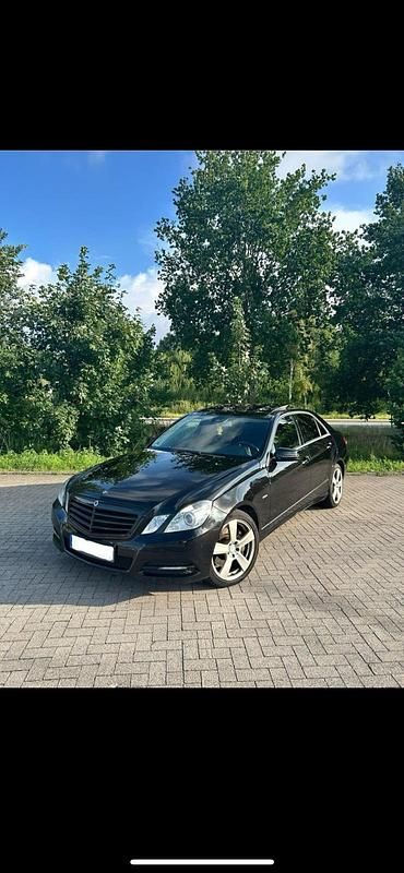 Schwarz Gebraucht 2012 Mercedes E350 Limousine | 10.400 € (Guter Preis) - Bild 1/4