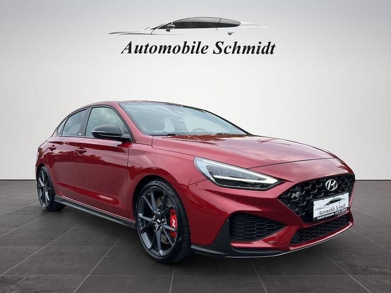 Rot Gebraucht 2021 Hyundai i30 N Performance Limousine | 29.890 € (Etwas zu teuer) - Bild 1/4