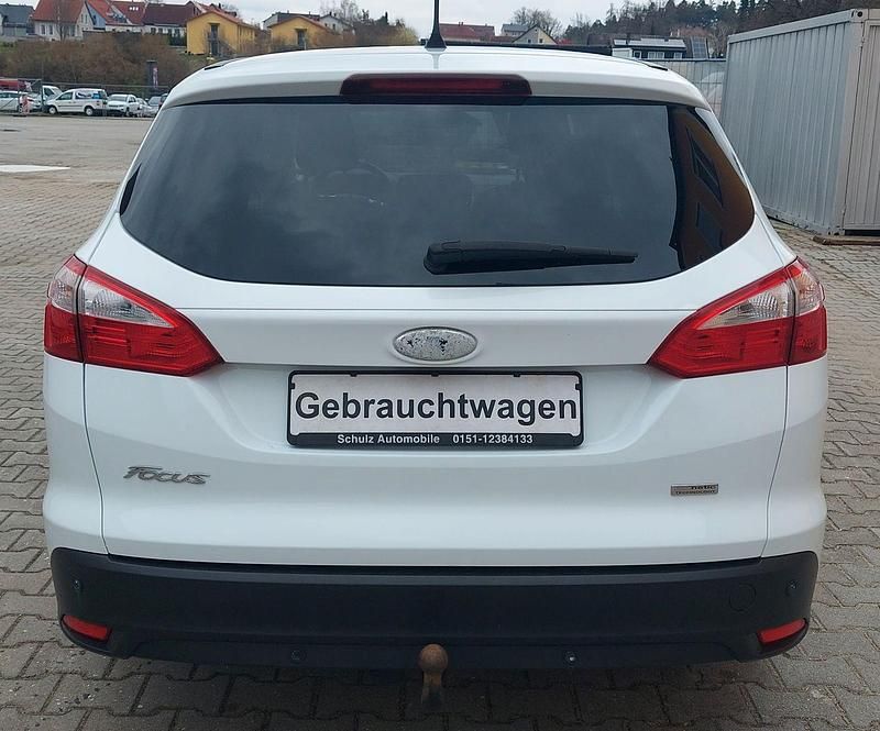 Gebraucht Ford Focus Champions Edition 116 PS (85 kW) 2012 Weiß Kombi