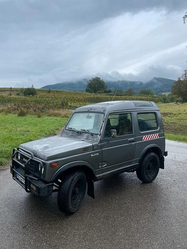 Grau Gebraucht 1988 Suzuki Samurai SUV | 4.800 € - Bild 1/4