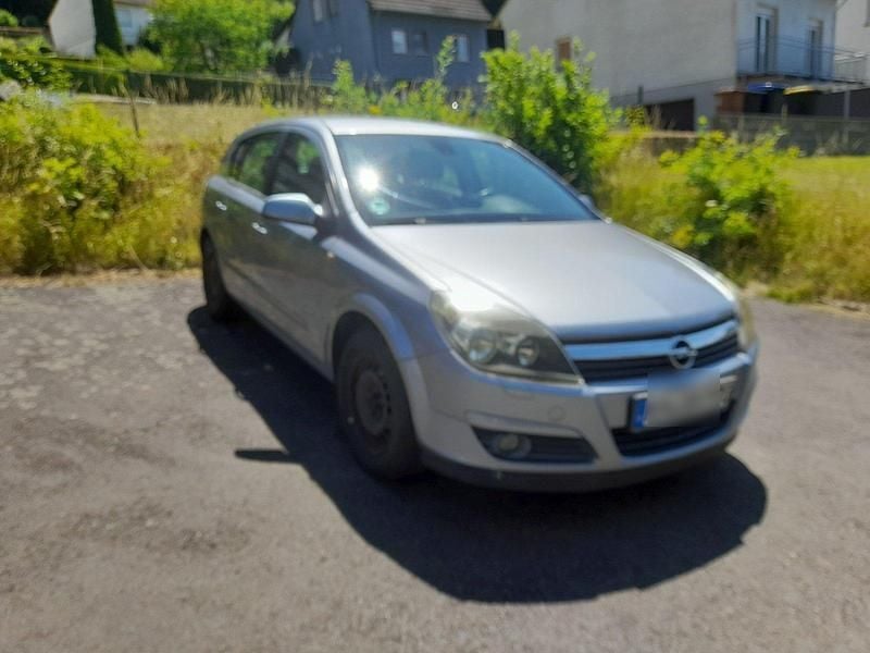 Silber Gebraucht 2004 Opel Astra Elegance Limousine | 2.150 € (Guter Preis) - Bild 1/4