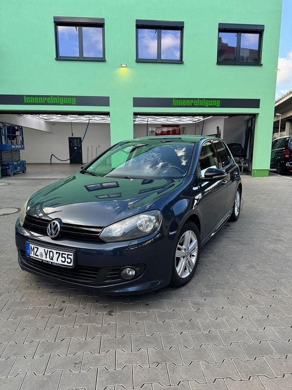 Gebraucht VW Golf VII Comfortline 122 PS (89 kW) 2012 Blau Limousine