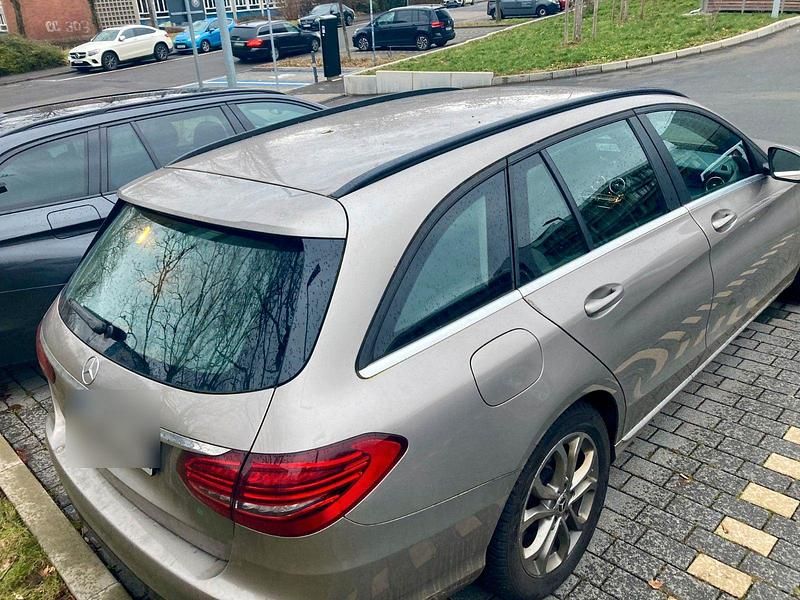 Gebraucht Mercedes C220 194 PS (142 kW) 2020 Gold Kombi