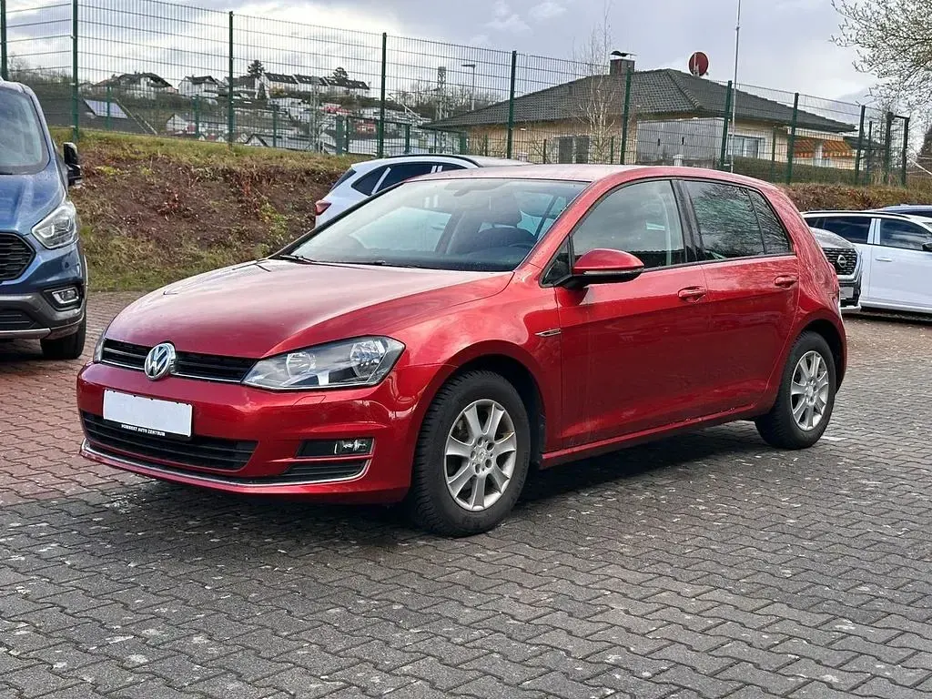 Gebraucht VW Golf VII LOUNGE 110 PS (80 kW) 2015 Rot Limousine