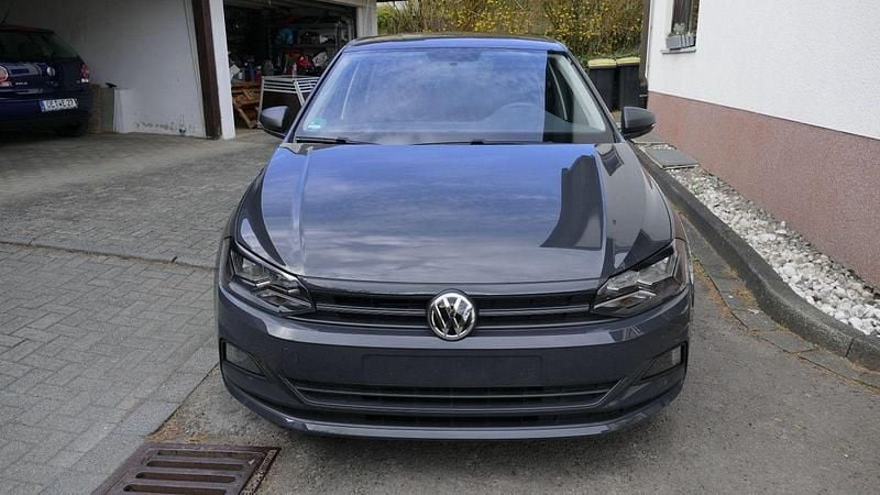 Grau Gebraucht 2020 VW Polo Kleinwagen | 12.500 € (Guter Preis) - Bild 1/4