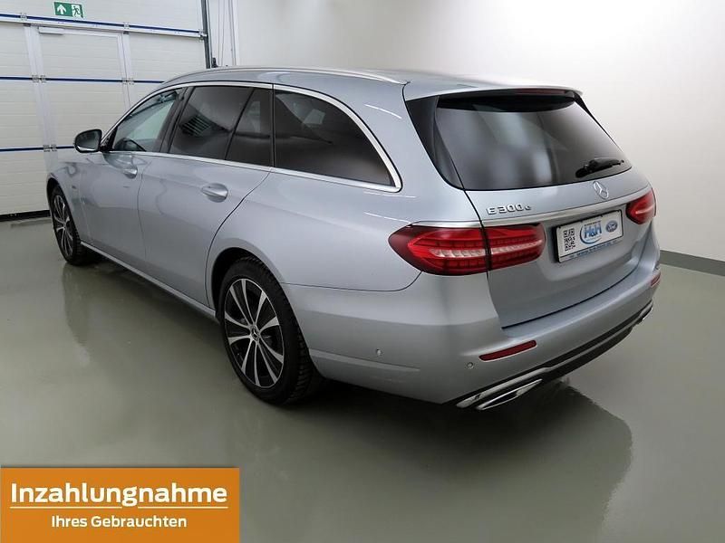 Gebraucht Mercedes E300 Avantgarde 320 PS (235 kW) 2021 Hightechsilber metallic Kombi