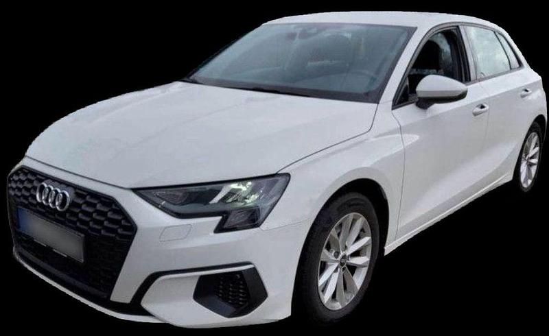 Weiß Gebraucht 2021 Audi A3 Basis Limousine | 24.600 € (Etwas zu teuer) - Bild 1/4