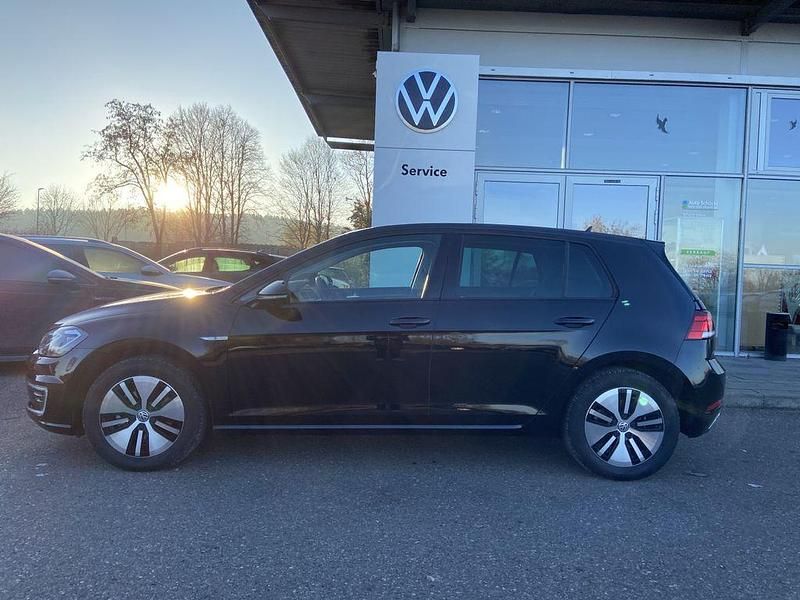 Gebraucht VW Golf Active 100 kW (136 PS) 2020 Schwarz Limousine