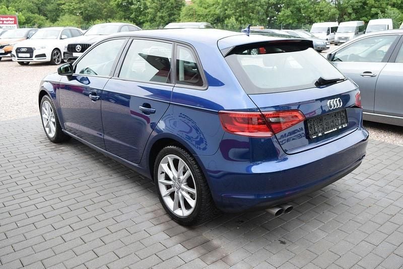 Gebraucht Audi A3 Attraction 179 PS (131 kW) 2013 Blau Limousine
