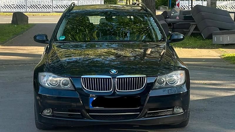 Gebraucht BMW 330 231 PS (169 kW) 2008 Schwarz Kombi