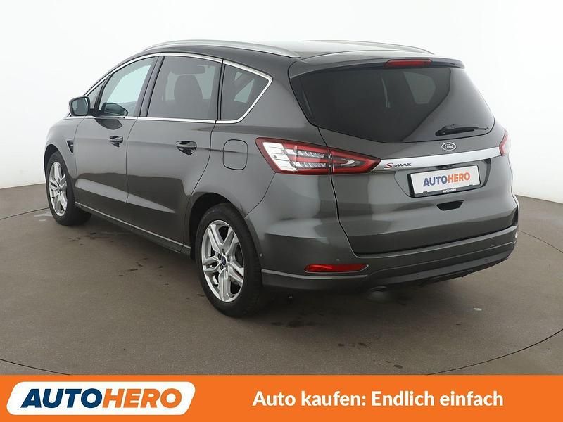 Gebraucht Ford S-MAX Titanium 165 PS (121 kW) 2019 Grau Van / Kleinbus