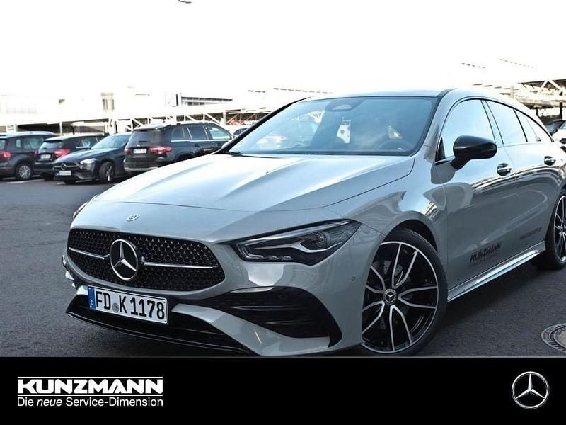 Grau Gebraucht 2025 Mercedes CLA200 Shooting Brake AMG Kombi | 38.690 € (Etwas zu teuer) - Bild 1/4