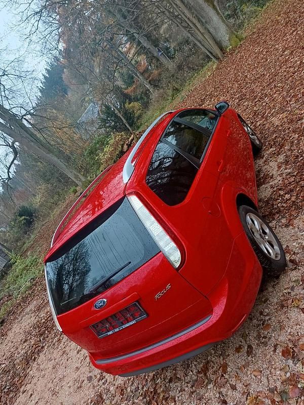 Gebraucht Ford Focus 100 PS (73 kW) 2009 Rot Kombi