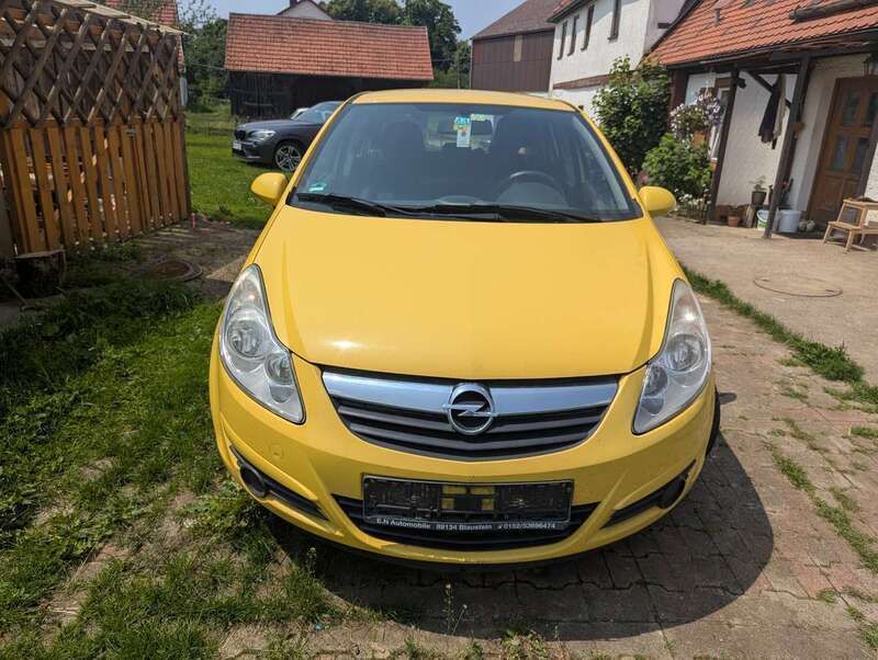 Gelb Gebraucht 2009 Opel Corsa Innovation Limousine | 890 € (Superpreis) - Bild 1/4