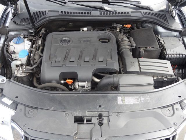 Gebraucht Skoda Superb 140 PS (102 kW) 2011 Grau metallic Kombi