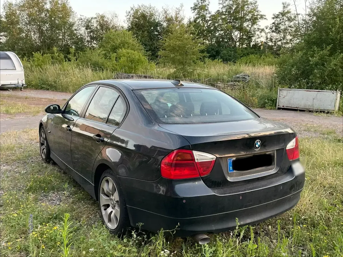 Gebraucht BMW 320 160 PS (117 kW) 2007 Schwarz Limousine