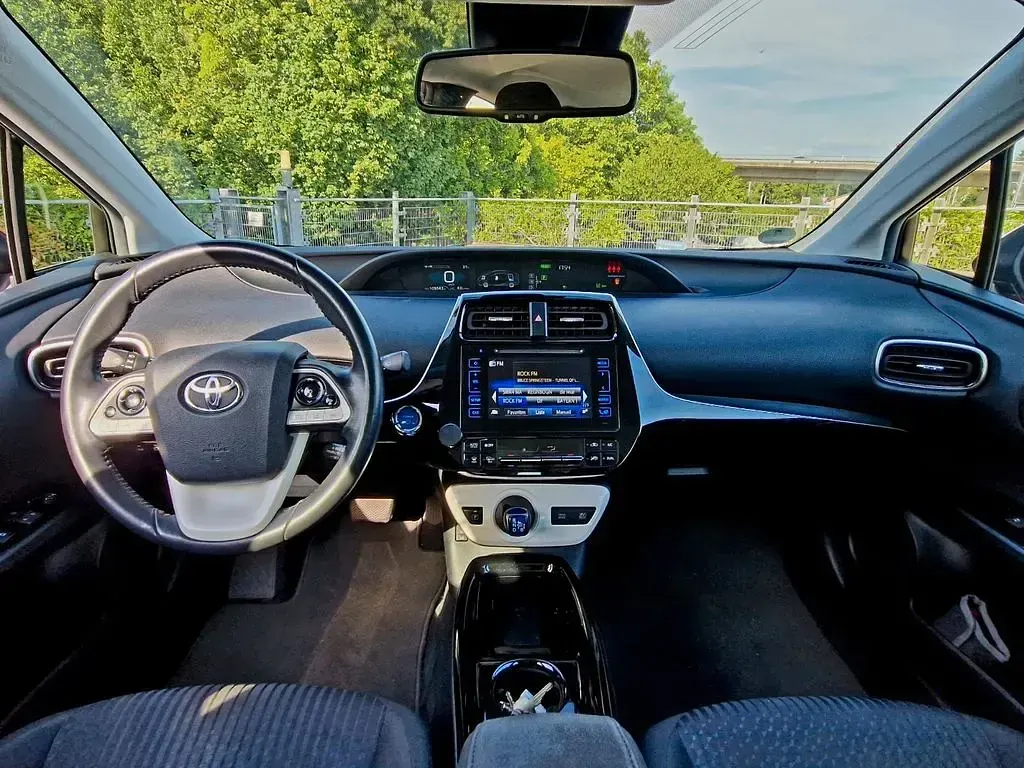 Gebraucht Toyota Prius Comfort 122 PS (89 kW) 2018 Rot Kleinwagen