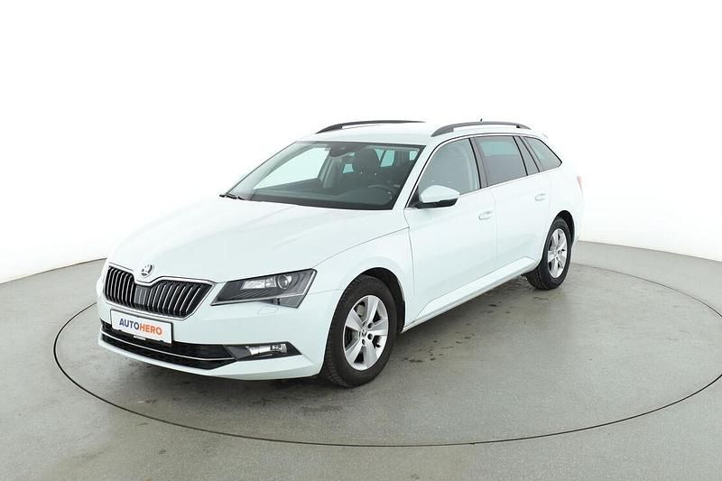 Weiß Gebraucht 2018 Skoda Superb Ambition Kombi | 17.840 € (Fairer Preis) - Bild 1/3