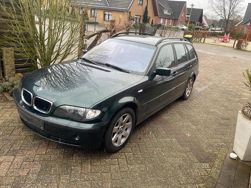 Grün Gebraucht 2002 BMW 320 Kombi | 2.900 € (Fairer Preis) - Bild 1/4
