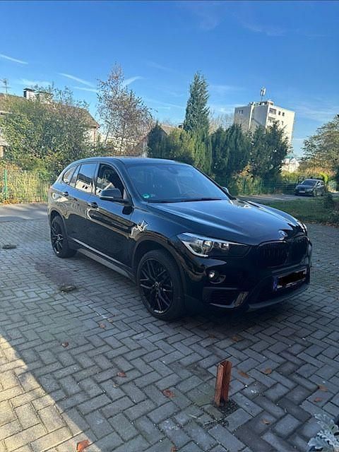 Schwarz Gebraucht 2019 BMW X1 Advantage SUV | 15.700 € (Superpreis) - Bild 1/4