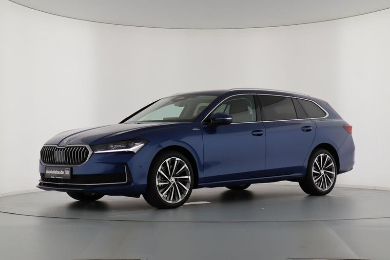Cobalt blau metallic Gebraucht 2025 Skoda Superb LAURIN & KLEMENT Kombi | 53.889 € (Teuer) - Bild 1/4