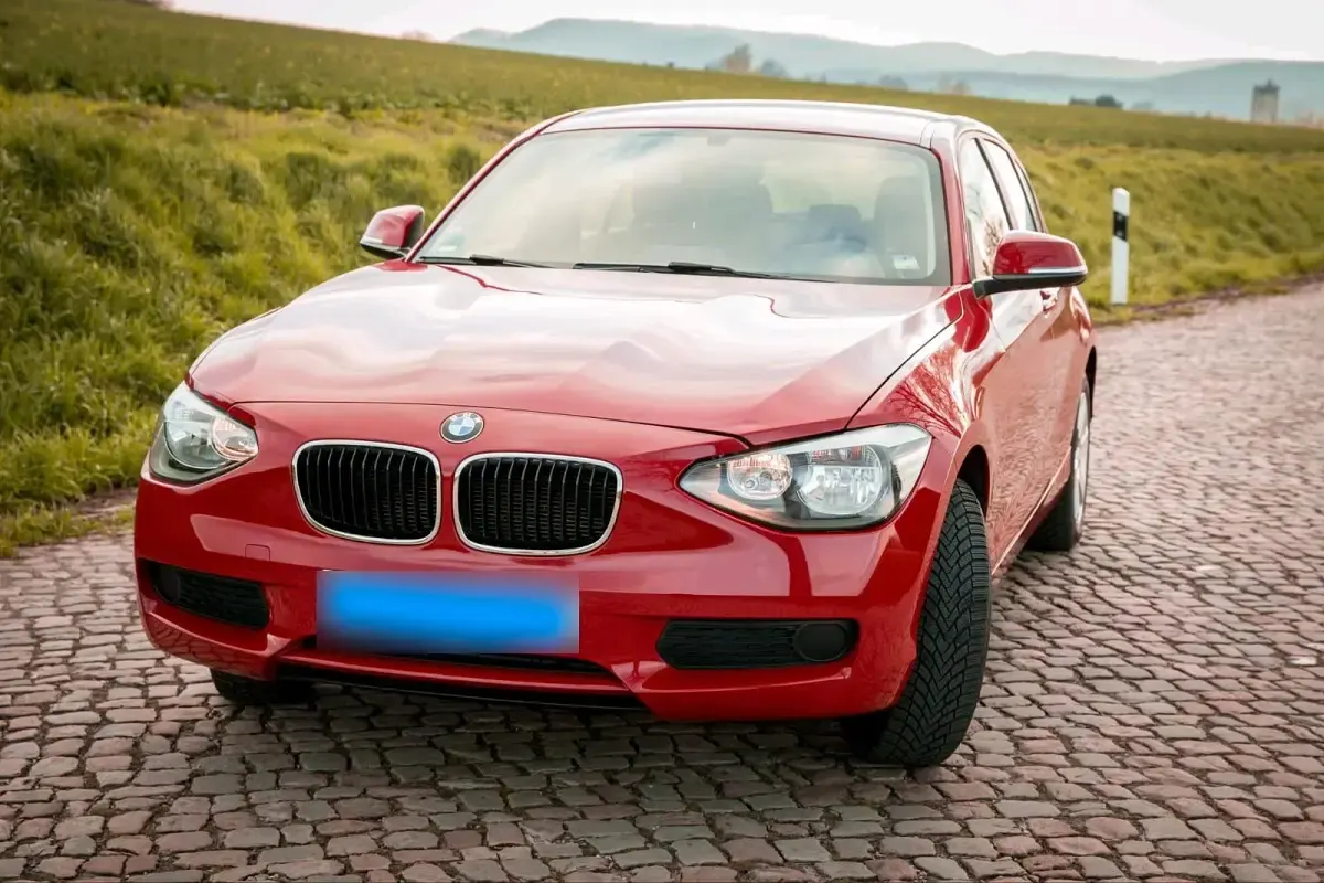 Gebraucht BMW 114 102 PS (75 kW) 2026 Rot Kleinwagen