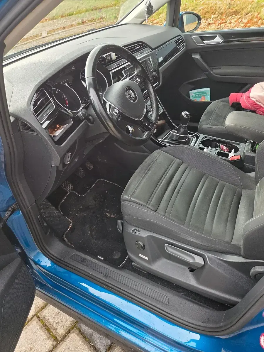 Gebraucht VW Touran 150 PS (110 kW) 2017 Blau Van / Kleinbus