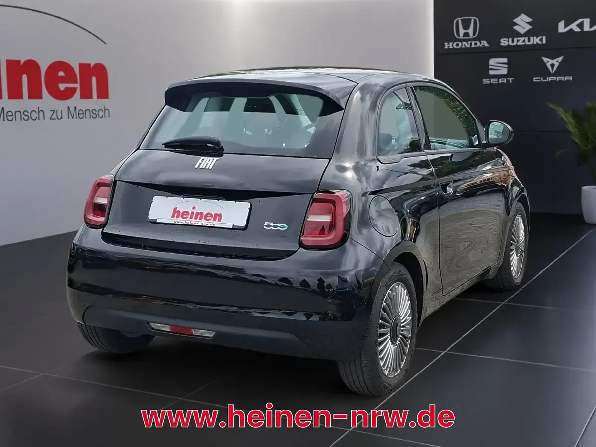 Second-hand Fiat 500e Icon 69 kW (95 CP) 2023 Negru Hatchback