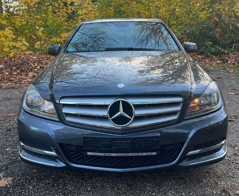 Grau Gebraucht 2013 Mercedes C180 Avantgarde Limousine | 10.490 € (Guter Preis) - Bild 1/4