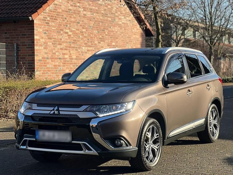 Braun Gebraucht 2019 Mitsubishi Outlander SUV | 17.990 € (Fairer Preis) - Bild 1/4