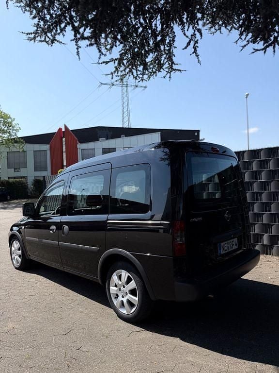 Second-hand Opel Combo 75 CP (55 kW) 2008 Negru Monovolum