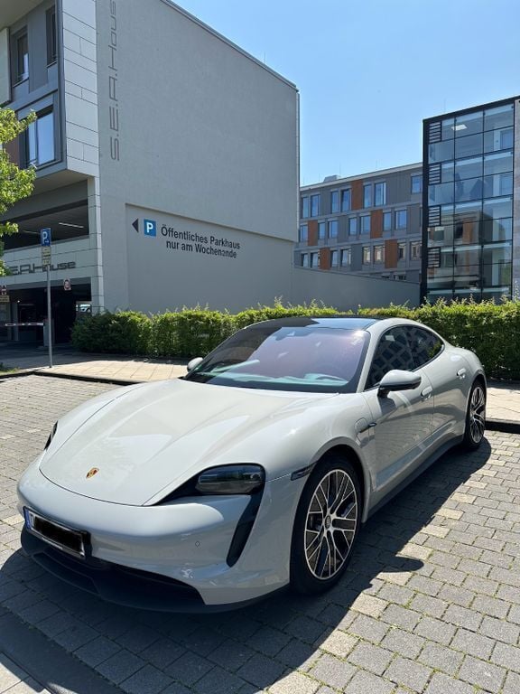 Grau Gebraucht 2021 Porsche Taycan Limousine | 57.980 € (Fairer Preis) - Bild 1/4