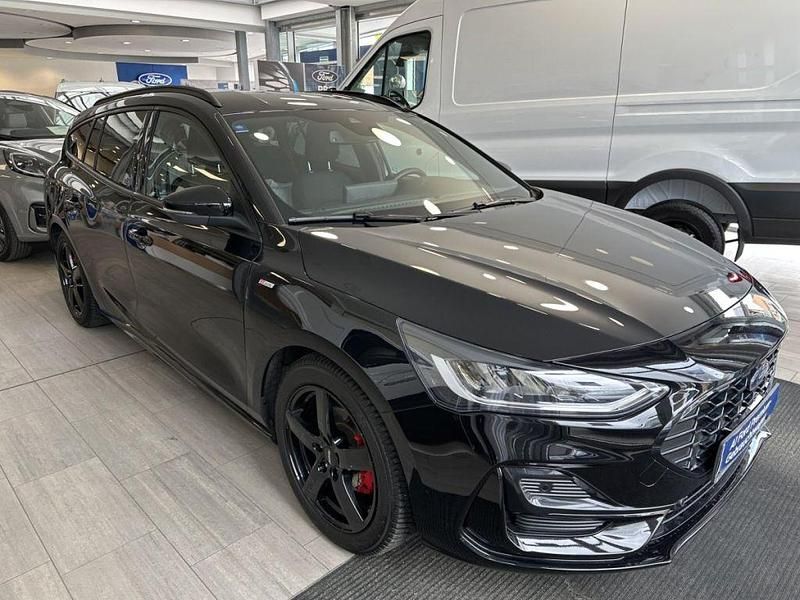 Gebraucht Ford Focus ST-Line 155 PS (114 kW) 2023 Obsidianschwarz metallic (metallic) Kombi