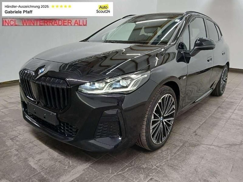 Saphirschwarz Gebraucht 2024 BMW 218 Active Tourer Sport Line Van / Kleinbus | 28.990 € (Guter Preis) - Bild 1/4